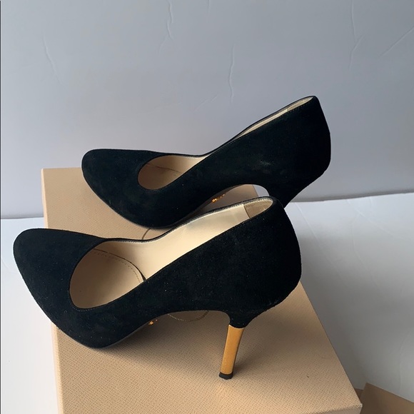 Women’s Prada black suede pumps - Picture 3 of 7